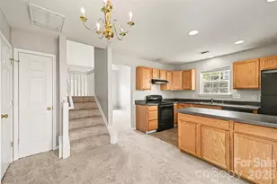 3201 Blythe Ridge Ct, Charlotte, NC 28213 - Photo 8