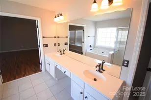 6827 Braddock Ln, Charlotte, NC 28277 - Photo 14