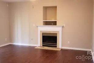 2319 Comfrey Ct, Charlotte, NC 28213 - Photo 2