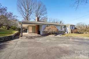 511 Oak Grove Rd, Flat Rock, NC 28731 - Photo 2