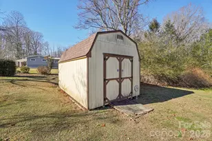 511 Oak Grove Rd, Flat Rock, NC 28731 - Photo 36