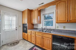 511 Oak Grove Rd, Flat Rock, NC 28731 - Photo 18