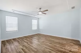 3909 Woodland View Dr, Charlotte, NC 28215 - Photo 16