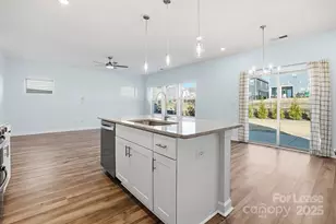 3909 Woodland View Dr, Charlotte, NC 28215 - Photo 12