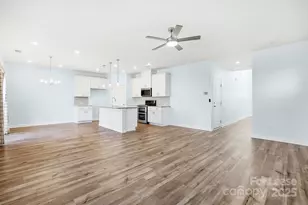 3909 Woodland View Dr, Charlotte, NC 28215 - Photo 6