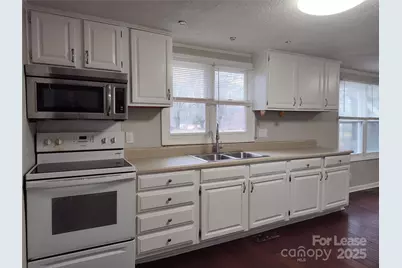 3216 Hawkins Place, Charlotte, NC 28269 - Photo 8