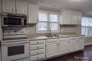 3216 Hawkins Pl, Charlotte, NC 28269 - Photo 8