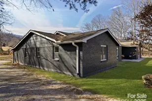 1109 S Prestonwood Dr, Hendersonville, NC 28739 - Photo 2