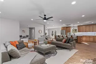 1109 S Prestonwood Dr, Hendersonville, NC 28739 - Photo 4