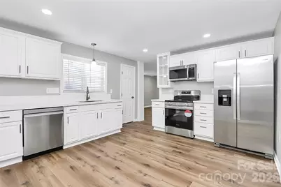 1015 W 4th Avenue, Gastonia, NC 28052 - Photo 10