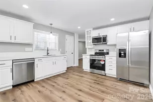 1015 W 4th Ave, Gastonia, NC 28052 - Photo 10
