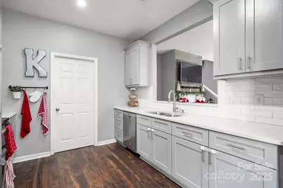 3434 Charterhall Lane, Charlotte, NC 28215 - Photo 6