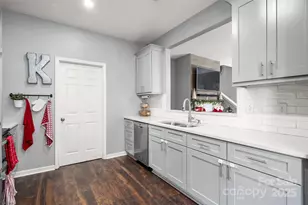 3434 Charterhall Ln, Charlotte, NC 28215 - Photo 6