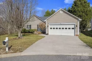28 Sand Pebble Ct, Fletcher, NC 28732 - Photo 2