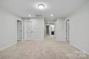 10474 Black Locust Ln, Charlotte, NC 28215 - Photo 34