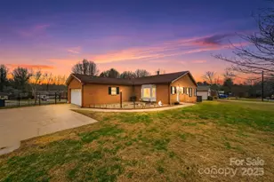 2336 21st Ave NE, Hickory, NC 28601 - Photo 10