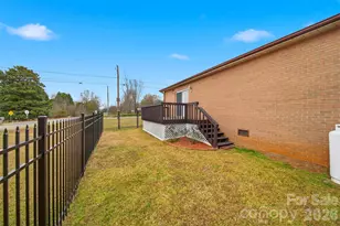 2336 21st Ave NE, Hickory, NC 28601 - Photo 12