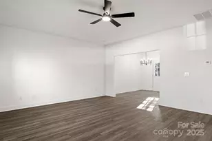 2533 Meadow Crossing Dr, Dallas, NC 28034 - Photo 4