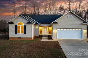 2284 Timberland Hills Dr, Newton, NC 28658 - Photo 2