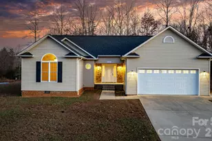 2284 Timberland Hills Dr, Newton, NC 28658 - Photo 2