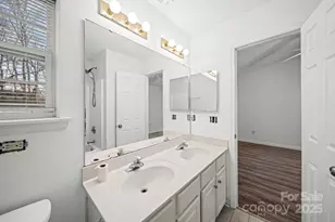 6766 Cypress Tree Ln, Charlotte, NC 28215 - Photo 16