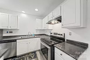 6766 Cypress Tree Ln, Charlotte, NC 28215 - Photo 22