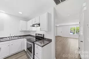 6766 Cypress Tree Ln, Charlotte, NC 28215 - Photo 26