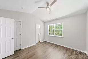 6766 Cypress Tree Ln, Charlotte, NC 28215 - Photo 30