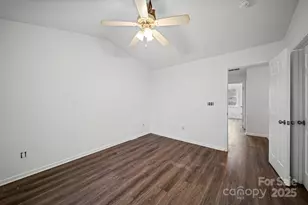 6766 Cypress Tree Ln, Charlotte, NC 28215 - Photo 12