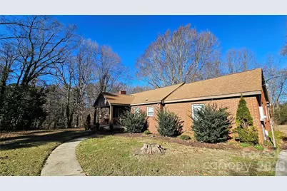 2524 Pickway Drive, Charlotte, NC 28269 - Photo 2