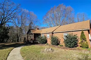 2524 Pickway Dr, Charlotte, NC 28269 - Photo 2