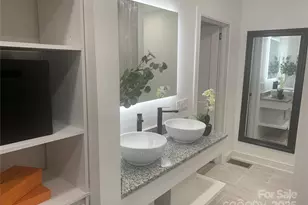 2524 Pickway Dr, Charlotte, NC 28269 - Photo 16