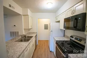 11042 Harrowfield Rd, Charlotte, NC 28226 - Photo 8