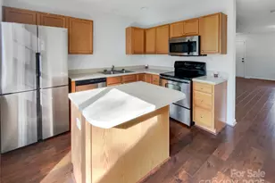 10840 Holly Ridge Blvd, Charlotte, NC 28216 - Photo 2