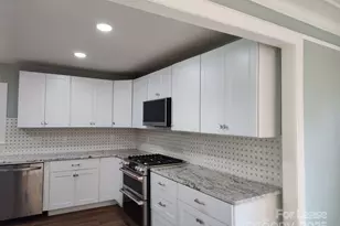 5206 Dunrobin Ln, Charlotte, NC 28226 - Photo 4