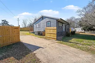 419 W Circle Dr W, Shelby, NC 28150 - Photo 2