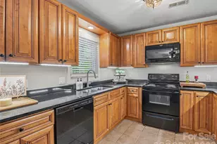 416 S Cherokee Ave, Black Mountain, NC 28711 - Photo 16