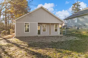 409 S Lyles Ave, Landrum, SC 29356 - Photo 32