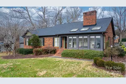 489 17th Avenue NE, Hickory, NC 28601 - Photo 2