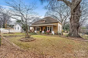 415 W C St, Newton, NC 28658 - Photo 2