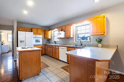 185 33rd Street NW, Hickory, NC 28601 - Photo 4