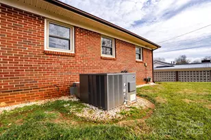 185 33rd St NW, Hickory, NC 28601 - Photo 18