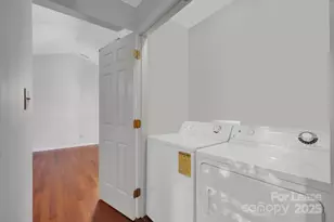 3300 Selwyn Farms Ln, Charlotte, NC 28209 - Photo 8