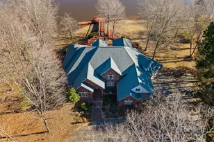 718 Eagle Point Ct, Matthews, NC 28104 - Photo 2