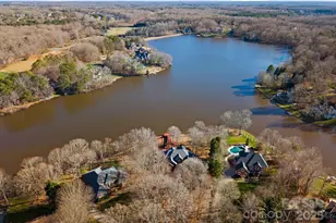 718 Eagle Point Ct, Matthews, NC 28104 - Photo 4