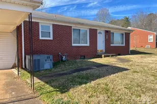 1073 Springdale Dr, Maiden, NC 28650 - Photo 2