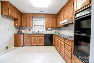 2521 Quail Lake Dr, Charlotte, NC 28210 - Photo 6