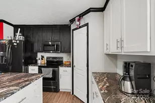 186 Ridge Creek Dr, Troutman, NC 28166 - Photo 8