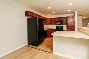 10007 University Park Ln, Charlotte, NC 28213 - Photo 6