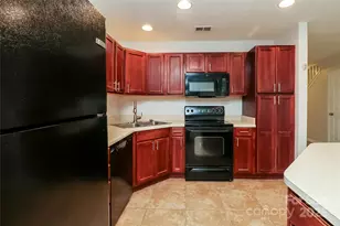 10007 University Park Ln, Charlotte, NC 28213 - Photo 8